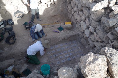 Entnahme von Bodenproben zur archaeobotanischen Analyse.jpg
