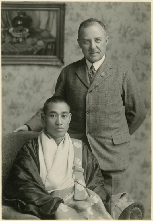 Trautz mit dem Historiker Nakata Hōjū auf dem Tempelberg Kōya-san (ca. 1936)