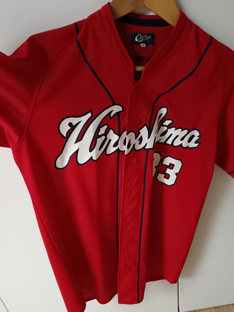 Uniform des professionellen Baseballteams Hiroshima Toyo Carp.
