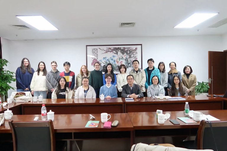 Besuch der Akademie der Sozialwissenschaften Guangdong